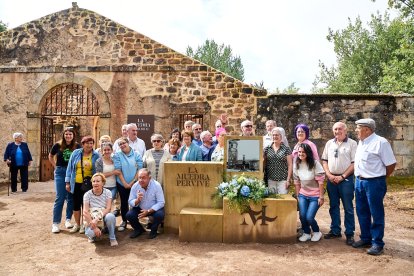 Se han colocado siete placas con los nombres de la familias que vivieron en La Muedra