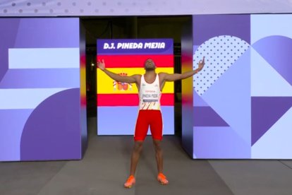 Pineda poco ante de saltar al pista.