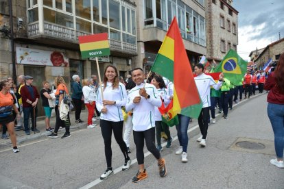 Covaleda acogió el acto inaugural con el desfile de selecciones