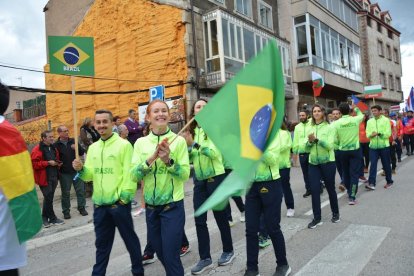 Covaleda acogió el acto inaugural con el desfile de selecciones