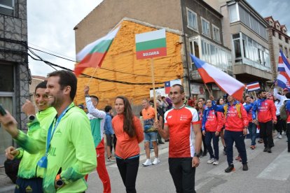 Covaleda acogió el acto inaugural con el desfile de selecciones