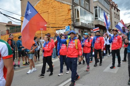 Covaleda acogió el acto inaugural con el desfile de selecciones