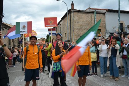 Covaleda acogió el acto inaugural con el desfile de selecciones