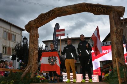 Covaleda acogió el acto inaugural con el desfile de selecciones