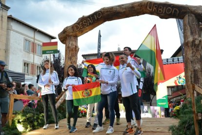 Covaleda acogió el acto inaugural con el desfile de selecciones