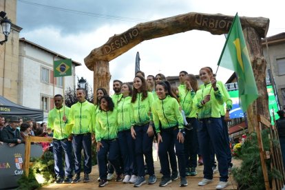 Covaleda acogió el acto inaugural con el desfile de selecciones