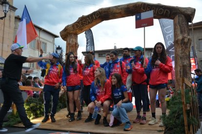 Covaleda acogió el acto inaugural con el desfile de selecciones