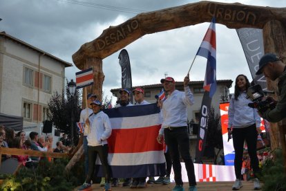 Covaleda acogió el acto inaugural con el desfile de selecciones