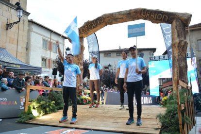 Covaleda acogió el acto inaugural con el desfile de selecciones