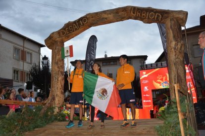 Covaleda acogió el acto inaugural con el desfile de selecciones