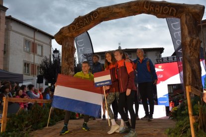 Covaleda acogió el acto inaugural con el desfile de selecciones