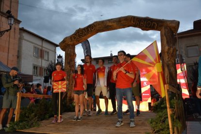 Covaleda acogió el acto inaugural con el desfile de selecciones