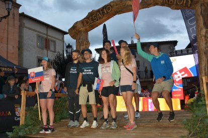 Covaleda acogió el acto inaugural con el desfile de selecciones