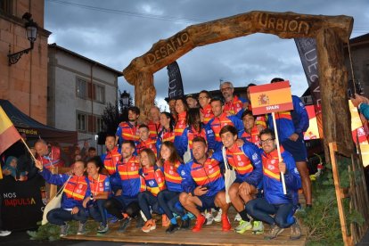 Covaleda acogió el acto inaugural con el desfile de selecciones