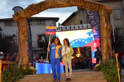 Covaleda acogió el acto inaugural con el desfile de selecciones