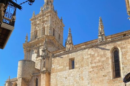 La Vuelta a Soria celebra su cuarta edición con El Burgo de Osma como 'sede' y los mejores ejemplares de motos clásicas.