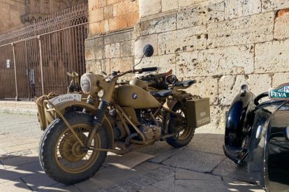 La Vuelta a Soria celebra su cuarta edición con El Burgo de Osma como 'sede' y los mejores ejemplares de motos clásicas.