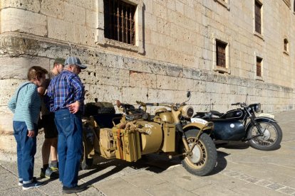 La Vuelta a Soria celebra su cuarta edición con El Burgo de Osma como 'sede' y los mejores ejemplares de motos clásicas.