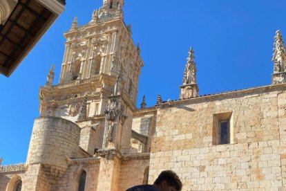 La Vuelta a Soria celebra su cuarta edición con El Burgo de Osma como 'sede' y los mejores ejemplares de motos clásicas.