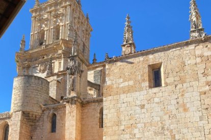 La Vuelta a Soria celebra su cuarta edición con El Burgo de Osma como 'sede' y los mejores ejemplares de motos clásicas.