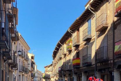 La Vuelta a Soria celebra su cuarta edición con El Burgo de Osma como 'sede' y los mejores ejemplares de motos clásicas.