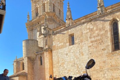 La Vuelta a Soria celebra su cuarta edición con El Burgo de Osma como 'sede' y los mejores ejemplares de motos clásicas.