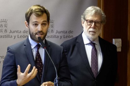 El responsable de la misión de la OCDE, Marc Bournisien de Valmont, junto a Santiago Aparicio.