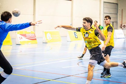 El Balonmano Soria fue un vendaval ante La Robla.