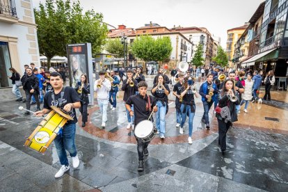 La charanga llenó el centro de Soria de música y fiesta