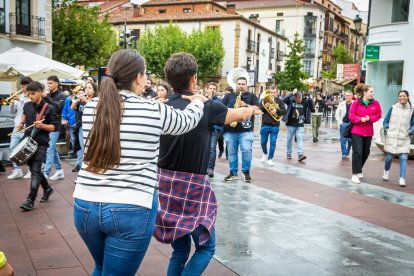 La charanga llenó el centro de Soria de música y fiesta