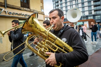 La charanga llenó el centro de Soria de música y fiesta