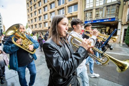 La charanga llenó el centro de Soria de música y fiesta