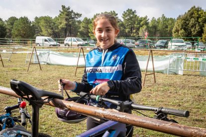 Los jóvenes atletas en las pruebas de bici y carrera