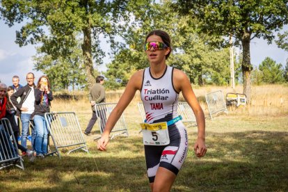 Los jóvenes atletas en las pruebas de bici y carrera