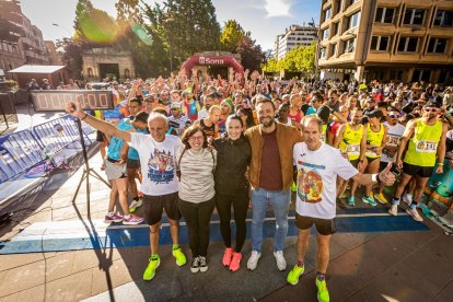 Fermín Cacho y Abel Antón poco antes de dar el pistoletazo de salida la la prueba de Media Maratón.