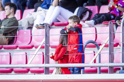 Otra victoria de los rojillos que siguen lideres