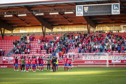 Otra victoria de los rojillos que siguen lideres