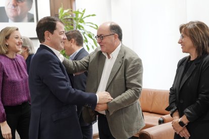 El presidente de la Junta de Castilla y León, Alfonso Fernández Mañueco, en el encuentro con asociaciones y entidades de inclusión social de la Comunidad.