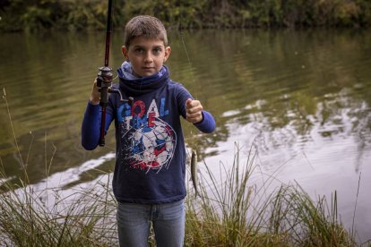 Los pescadores sacaron las cañas a las orillas del río Duero