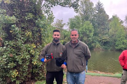 Los pescadores sacaron las cañas a las orillas del río Duero