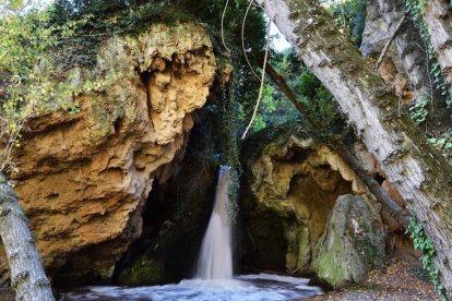 Cascada de las truchas en la ruta del Cañón del Val.