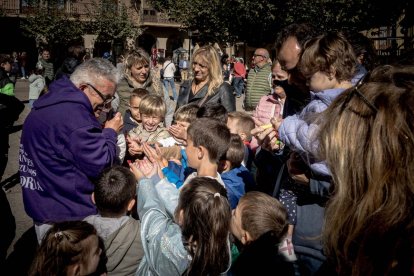 Sale la comparsa en fiestas de San Saturio.