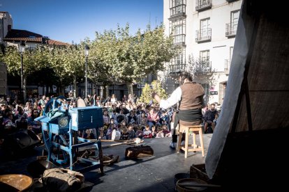 El espectáculo infantil ha tenido lugar en la plaza de las Mujeres.