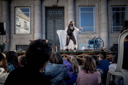 El espectáculo infantil ha tenido lugar en la plaza de las Mujeres.