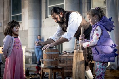 El espectáculo infantil ha tenido lugar en la plaza de las Mujeres.