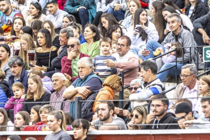 Los jóvenes sortearon a la vaquilla con soltura