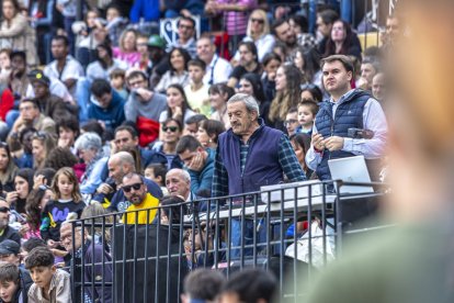 Los jóvenes sortearon a la vaquilla con soltura