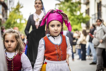 Danzas y músicas folclóricas por las calles de Soria