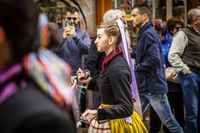 Danzas y músicas folclóricas por las calles de Soria