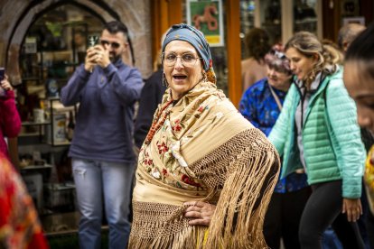 Danzas y músicas folclóricas por las calles de Soria